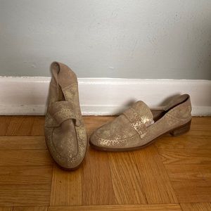 Lucky brand ran gold loafers